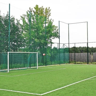 Piłkochwyt 5m wysokości   Siatka oczko 10x10cm   Grubość siatki 5mm
