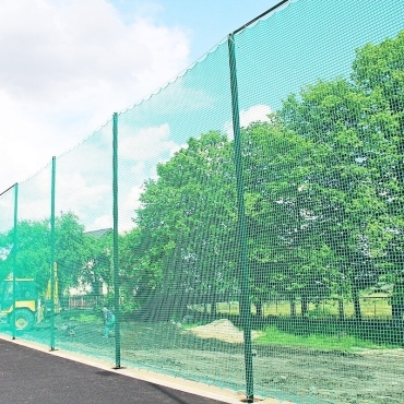 Piłkochwyt 5m wysokości   Siatka oczko 10x10cm   Grubość siatki 4mm