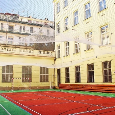 Piłkochwyt 4m wysokości   Siatka oczko 8x8cm   Grubość siatki 5mm