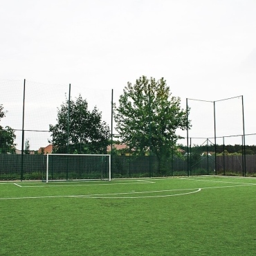 Piłkochwyt 4m wysokości   Siatka oczko 10x10cm   Grubość siatki 6mm