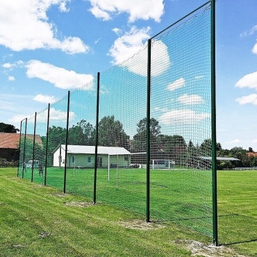 Piłkochwyt 5m wysokości   Siatka oczko 10x10cm   Grubość siatki 4mm