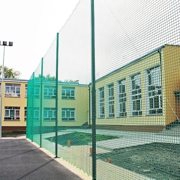 Piłkochwyt 6m wysokości   Siatka oczko 4,5x4,5cm   Grubość siatki 4mm